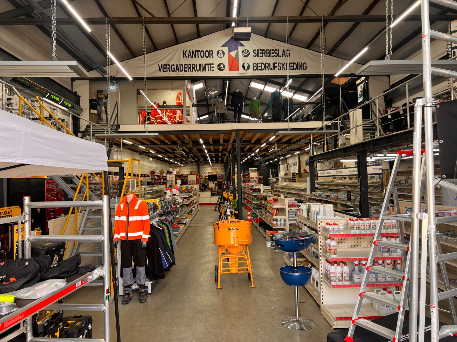 GBI Varpo winkel in Heeswijk-Dinther